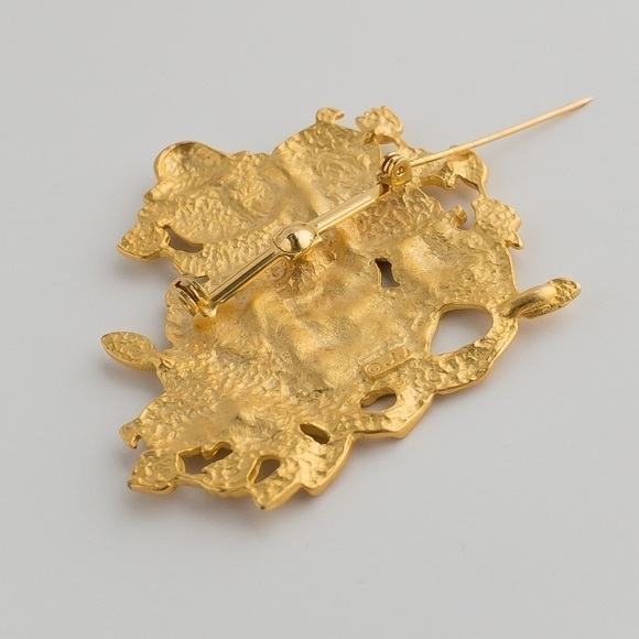 JJ Jonette Brooch Pin Whimsical Pig Family Reunion Sunday Dinner Gold Tone NWT - Picture 8 of 10